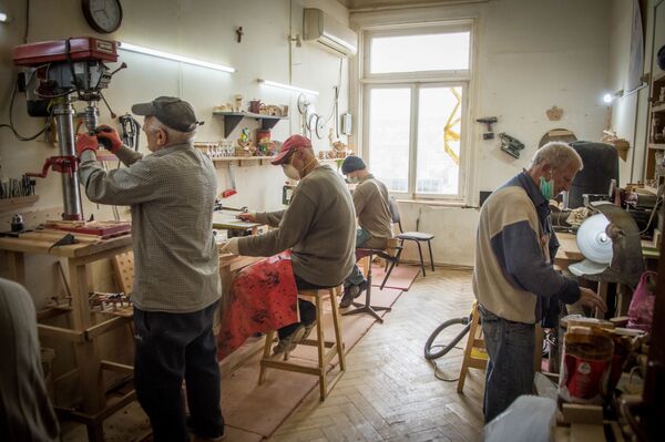 Ограниченные возможности и неограниченная фантазия: как в Тбилиси создают экоигрушки - Sputnik Грузия