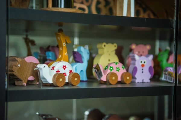 Ограниченные возможности и неограниченная фантазия: как в Тбилиси создают экоигрушки - Sputnik Грузия