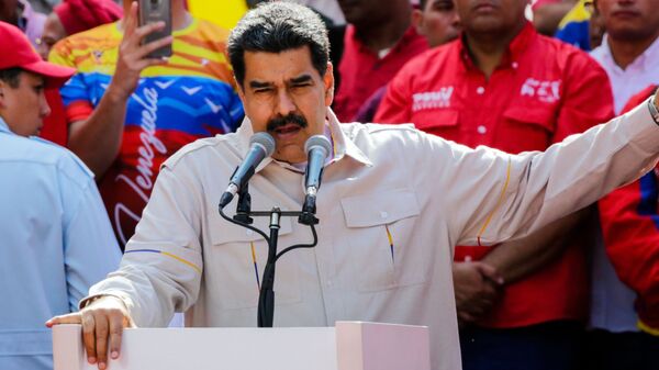 Президент Венесуэлы Николас Мадуро выступает в Каракасе на акции своих сторонников - Sputnik Грузия