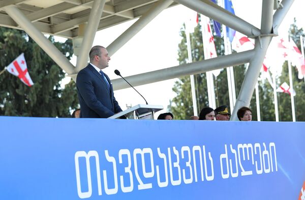 „ჩვენთვის ღირსება უმთავრესია – საქართველოს პრეზიდენტმა სამხედროებს მიულოცა „ჩვენთვის ღირსება უმთავრესია – საქართველოს პრეზიდენტმა სამხედროებს მიულოცა - Sputnik საქართველო