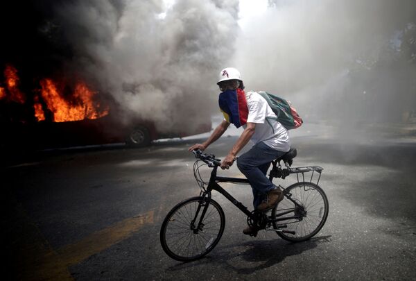Действия венесуэльской оппозиции поддерживают представители администрации США. Президент Николас Мадуро и власти Венесуэлы расценивают это, как вмешательство во внутренние дела страны - Sputnik Грузия