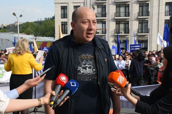  Как в Чикаго 133 года назад - профсоюзы устроили протест у правительства Грузии - Sputnik Грузия