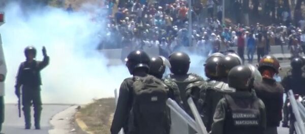 Демонстрации венесуэльцев после попытки госпереворота - Sputnik Грузия