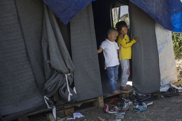 Жизнь в лагере крайне ужасна для несовершеннолетних, которые оказались в лагере беженцев без сопровождения взрослых - Sputnik Грузия