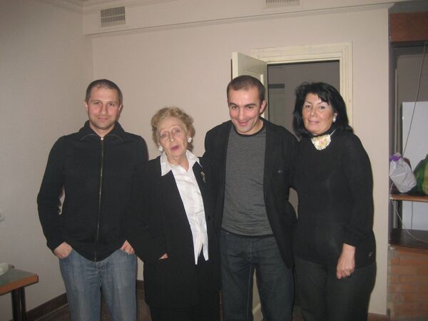„სიგიჟემდე მიყვარს და ყოველთვის მინდოდა მქონოდა“ – რა გაგვიმხილა 90 წლის თამარ სხირტლაძემ „სიგიჟემდე მიყვარს და ყოველთვის მინდოდა მქონოდა“ – რა გაგვიმხილა 90 წლის თამარ სხირტლაძემ - Sputnik საქართველო