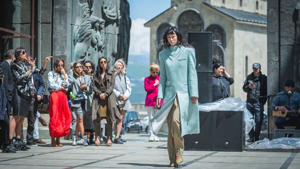 თბილისში Mercedes Benz Fashion Week-ზე ახალი კოლექცია წარადგინა ახალმა ქართულმა ბრენდმა Situationist - Sputnik საქართველო