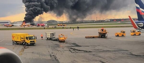 Самолет авиакомпании Аэрофлот Superjet 100, вернувшийся во время рейса Москва - Мурманск в аэропорт Шереметьево из-за возгорания на борту - Sputnik Грузия
