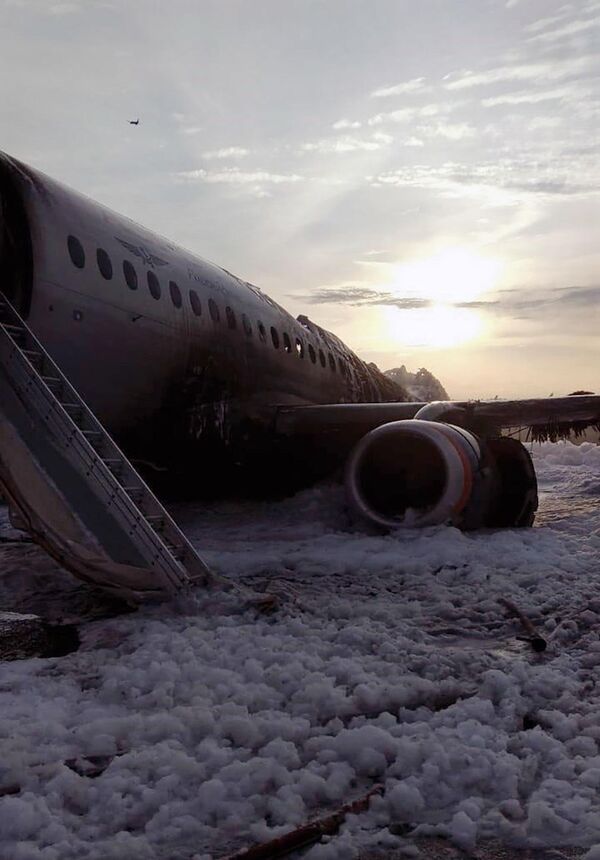 То, что осталось от самолета Аэрофлота Superjet 100 после страшного пожара - Sputnik Грузия