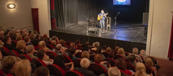 Этой песне верят: в столице Грузии открылся международный фестиваль авторской песни - Sputnik Грузия