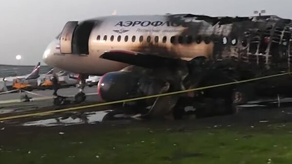 Следственные действия на месте аварийной посадки самолёта в аэропорту Шереметьево - Sputnik Грузия