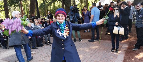 ვაკის პარკში დილიდან აღნიშნავენ 9 მაისს - ფაშიზმზე გამარჯვების დღეს - Sputnik საქართველო
