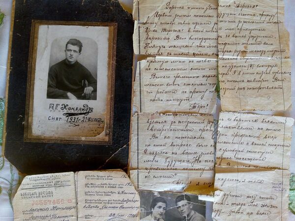 დახეული ჯინსების ეპოქაში მოთხრობილი ფოსტალიონის ეპოქის სიყვარულის ისტორია დახეული ჯინსების ეპოქაში მოთხრობილი ფოსტალიონის ეპოქის სიყვარულის ისტორია - Sputnik საქართველო