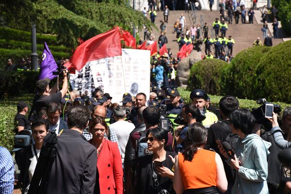 აქცია, კონტრაქციები და დაკავებები: ხმაურიანი 9 მაისი თბილისში აქცია, კონტრაქციები და დაკავებები: ხმაურიანი 9 მაისი თბილისში - Sputnik საქართველო