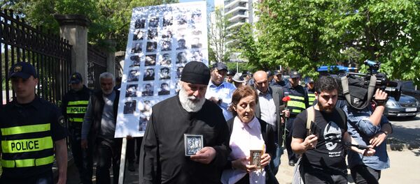 Были едины, поэтому и победили: Бессмертный полк прошел в Тбилиси - Sputnik Грузия