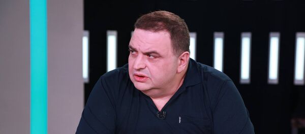 Экс-депутат парламента Грузии, бывший член политсовета оппозиционной партии Демократическое движение Губаз Саникидзе - Sputnik Грузия