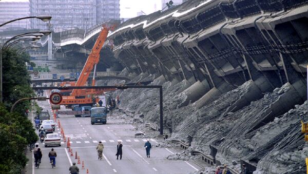 Последствия землетрясения в Японии в 1995 году, архивное фото - Sputnik Грузия