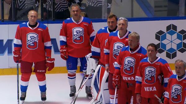 Как Путин забросил восемь шайб на матче в Сочи - видео игры в хоккей - Sputnik Грузия