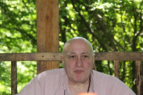 პოეტი, რომლის სიმღერებსაც თბილისი მღერის, შეიძლება ქუჩაში დარჩეს პოეტი, რომლის სიმღერებსაც თბილისი მღერის, შეიძლება ქუჩაში დარჩეს - Sputnik საქართველო