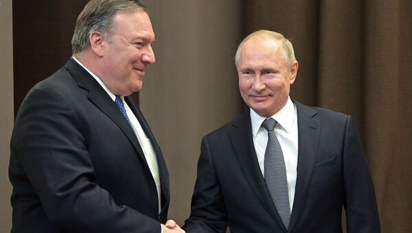 Президент РФ Владимир Путин и госсекретарь США Майк Помпео (слева) - Sputnik Грузия
