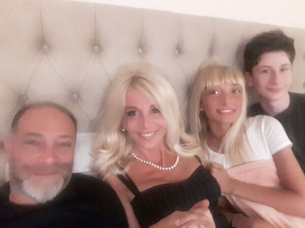 „გუგული, გამიღე პირი“ -ნინო ნადირაძემ მეუღლეს დაბადების დღეზე სიურპრიზი მოუწყო - ვიდეო „გუგული, გამიღე პირი“ -ნინო ნადირაძემ მეუღლეს დაბადების დღეზე სიურპრიზი მოუწყო - ვიდეო - Sputnik საქართველო