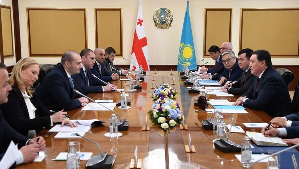 Встреча премьеров Грузии и Казахстана Мамуки Бахтадзе и Аскара Мамина - Sputnik Грузия