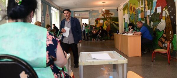 Голосование в ходе выборов 19 мая  в Марнеули - Sputnik Грузия