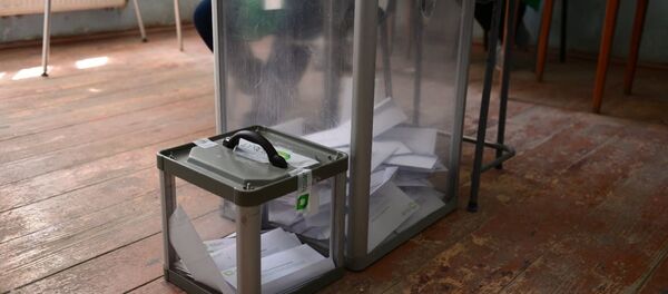 Голосование в ходе выборов 19 мая в Марнеули - Sputnik Грузия