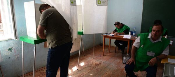 Голосование в ходе выборов 19 мая в Марнеули - Sputnik Грузия