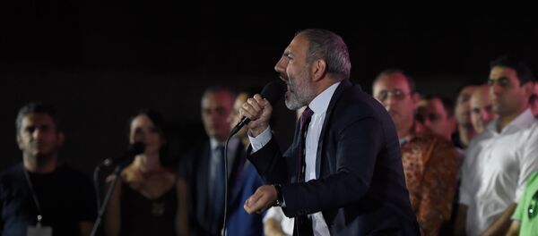 Никол Пашинян на предвыборном митинге Айка Марутяна (11 сентября 2018). Еревaн - Sputnik Грузия