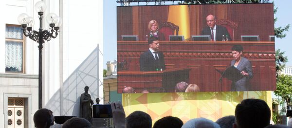 Трансляция церемонии инаугурации избранного президента Украины Владимира Зеленского в Киеве - Sputnik Грузия