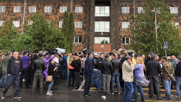 Сторонники Н. Пашиняна заблокировали суды в Ереване - Sputnik Грузия