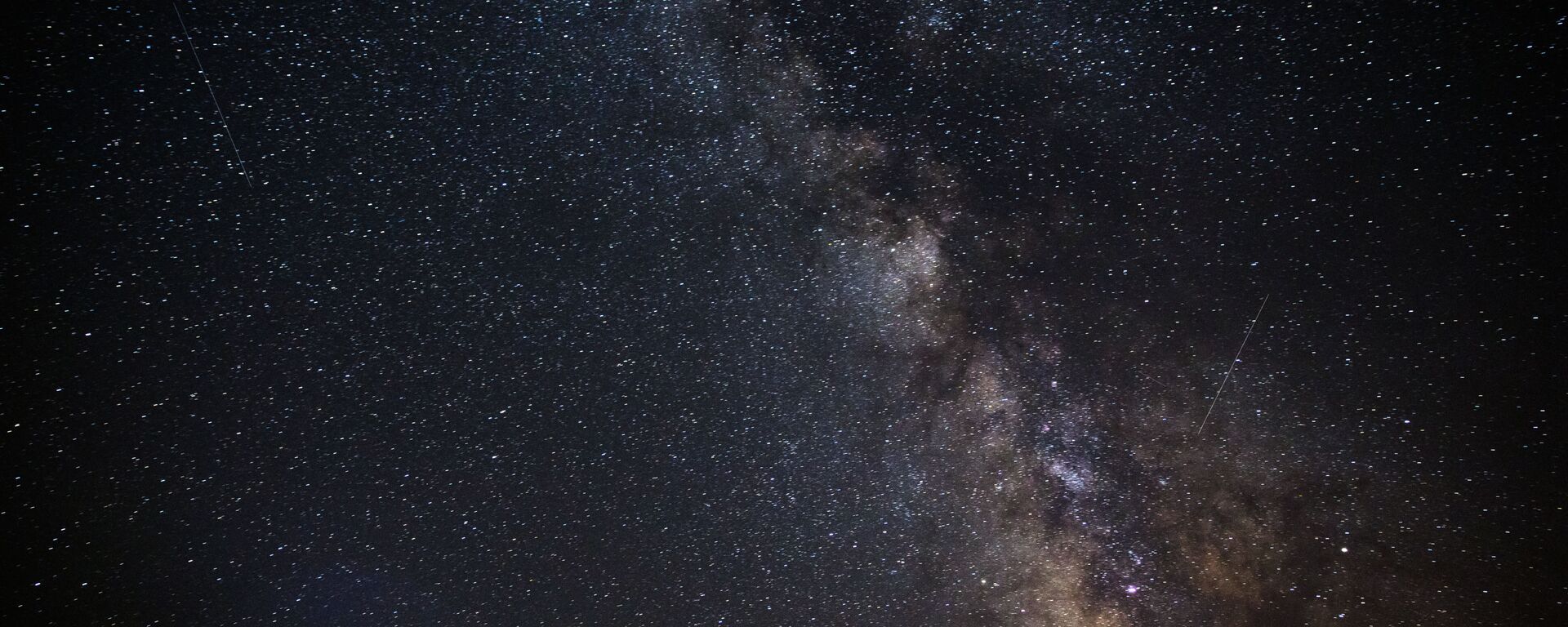 Звездное небо, наблюдаемое в Краснодарском крае во время метеорного потока Персеиды - Sputnik Грузия, 1920, 14.03.2021