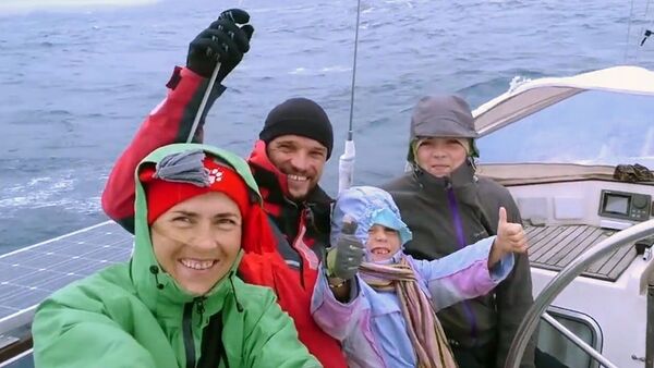 Семья из Новосибирска шестой год бороздит моря и океаны - Sputnik Грузия