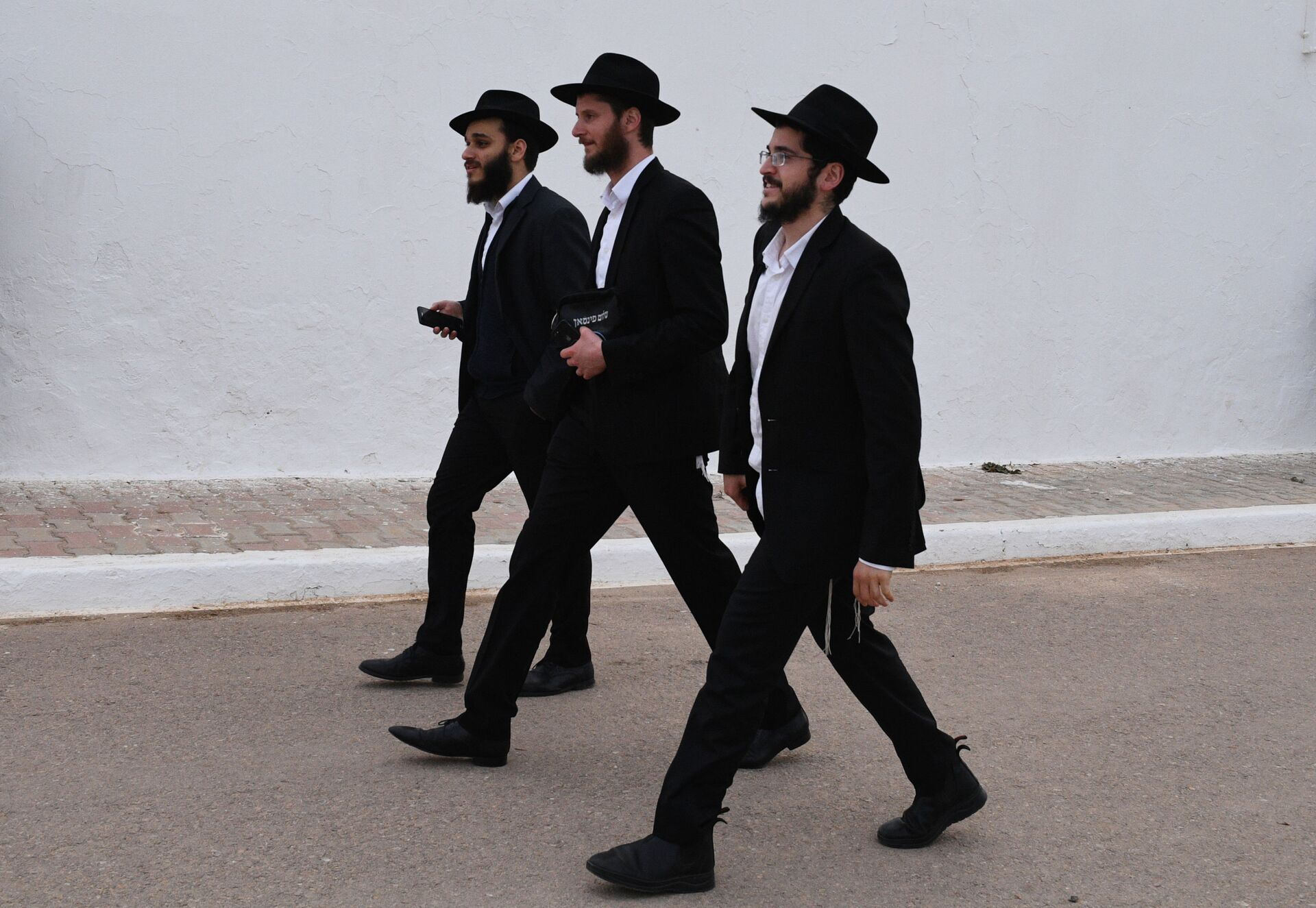 Паломники у синагоги Ла-Гриба в день праздника Лаг ба-Омер - Sputnik Грузия, 1920, 18.05.2022