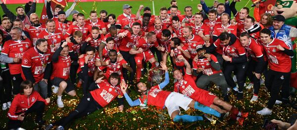 Игроки ФК Локомотив на церемонии награждения победителя Кубка России - Sputnik Грузия