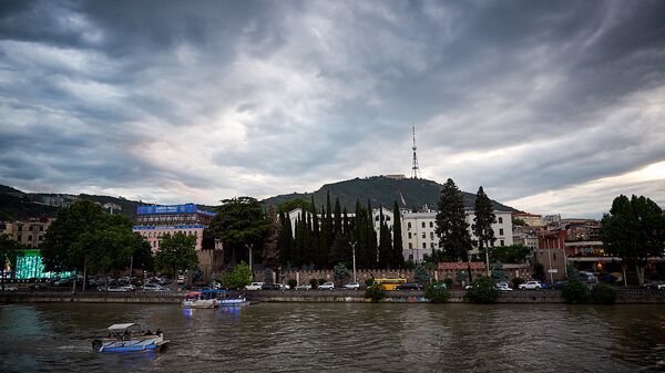 Вид на центр города Тбилиси в пасмурную погоду - Sputnik Грузия