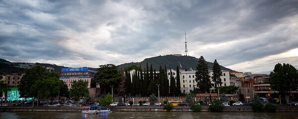 Вид на центр города Тбилиси в пасмурную погоду Вид на центр города Тбилиси в пасмурную погоду - Sputnik Грузия