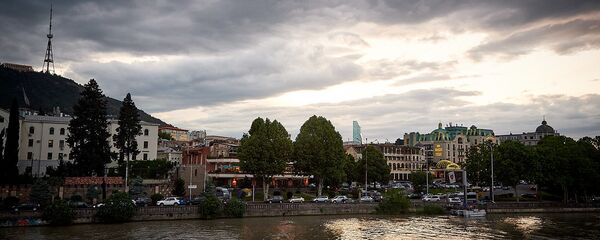 Вид на центр города Тбилиси в пасмурную погоду - Sputnik Грузия