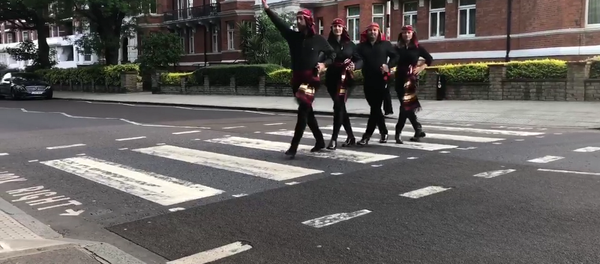 Как грузины танцевали на улице Лондона в День независимости Грузии – видео - Sputnik Грузия