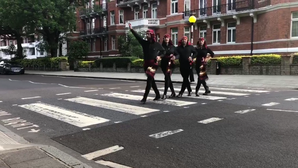 Как грузины танцевали на улице Лондона в День независимости Грузии – видео - Sputnik Грузия