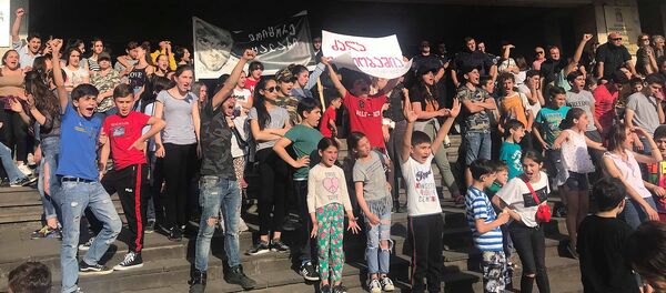 ჭიათურაში მეშახტეების და მათი ოჯახის წევრების საპროტესტო აქცია ჭიათურაში მეშახტეების და მათი ოჯახის წევრების საპროტესტო აქცია - Sputnik საქართველო