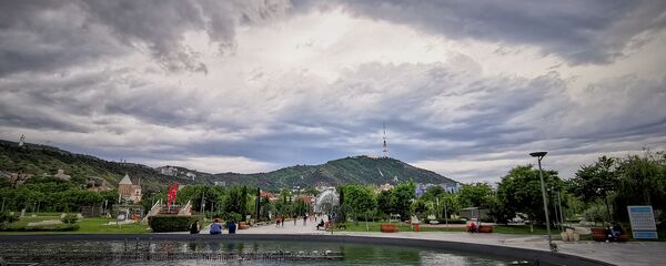 Город Тбилиси в вечернее время. Парк Рике - Sputnik Грузия