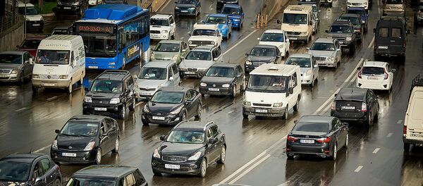 Автомобили на набережной в час пик. Пробка - Sputnik Грузия