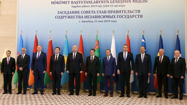 Премьер-министр РФ Д. Медведев принимает участие в заседании Совета глав правительств СНГ  - Sputnik Грузия