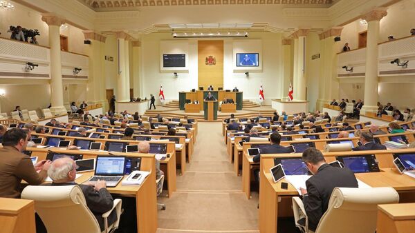 Премьер-министр Грузии Мамука Бахтадзе в парламенте Грузии - Sputnik Грузия