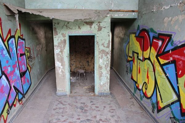 Как выглядит самое заброшенное здание Тбилиси — здесь начинается путь в прошлое - Sputnik Грузия