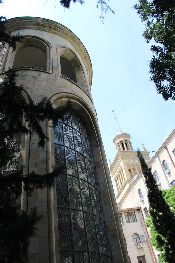 Как выглядит самое заброшенное здание Тбилиси — здесь начинается путь в прошлое - Sputnik Грузия