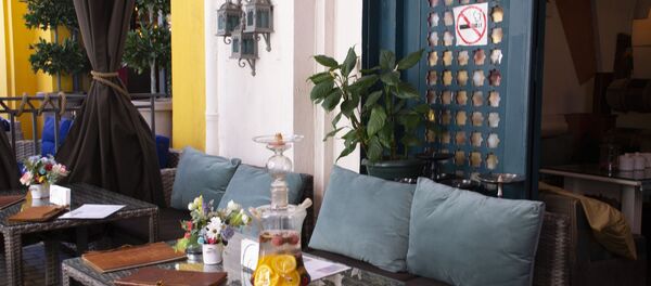 Знак, запрещающий курение в общественных местах Знак, запрещающий курение в общественных местах - Sputnik Грузия