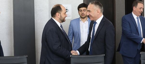 სომხეთის განათლების მინისტრი არაიკ არუთინიანი და მისი ქართველი კოლეგა მიხეილ ბატიაშვილი სომხეთის განათლების მინისტრი არაიკ არუთინიანი და მისი ქართველი კოლეგა მიხეილ ბატიაშვილი - Sputnik საქართველო