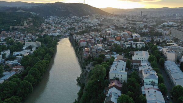 Вид на город Тбилиси с высоты птичьего полета -  набережная реки Кура - Sputnik Грузия